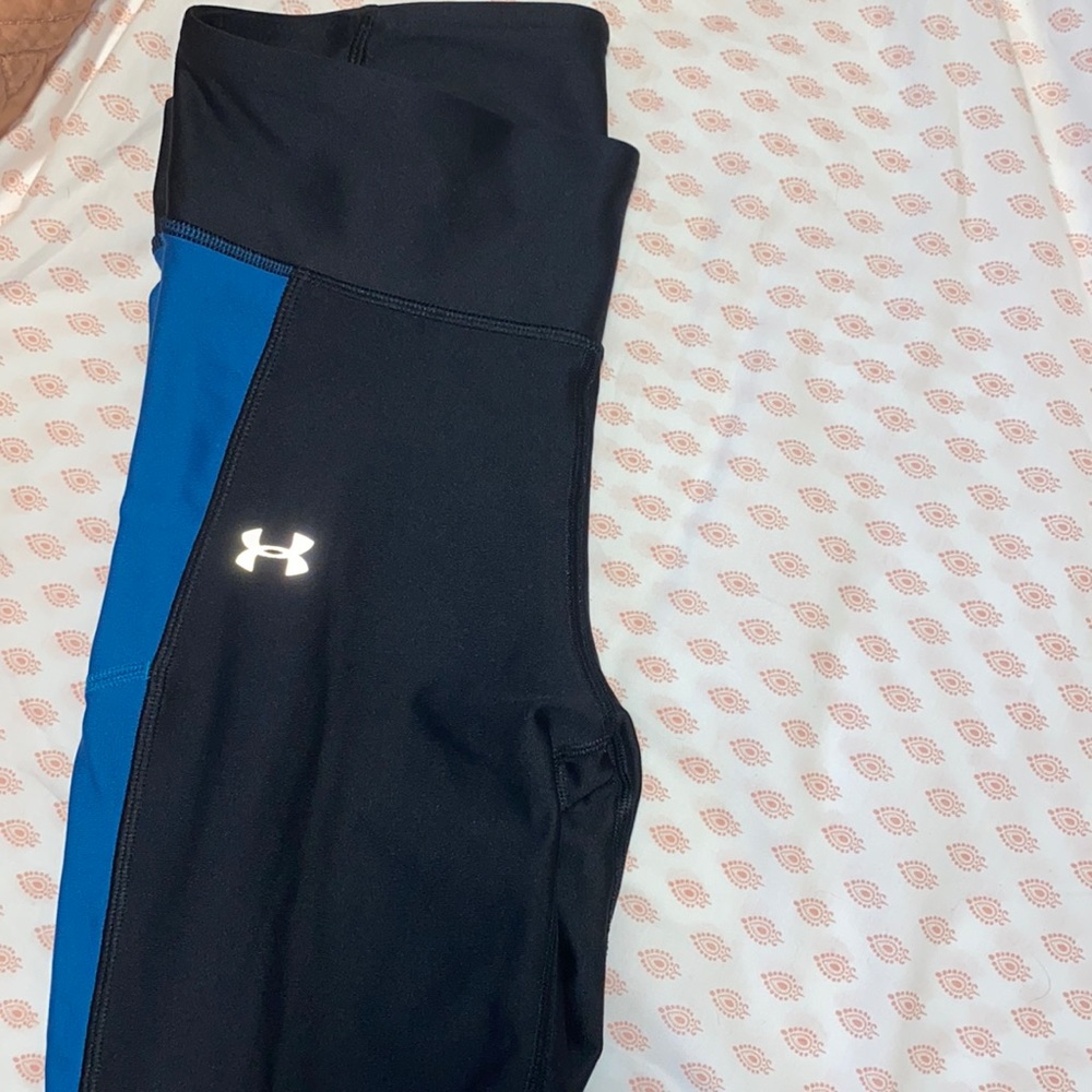 Black/Blue Underarmor leggings. Size M